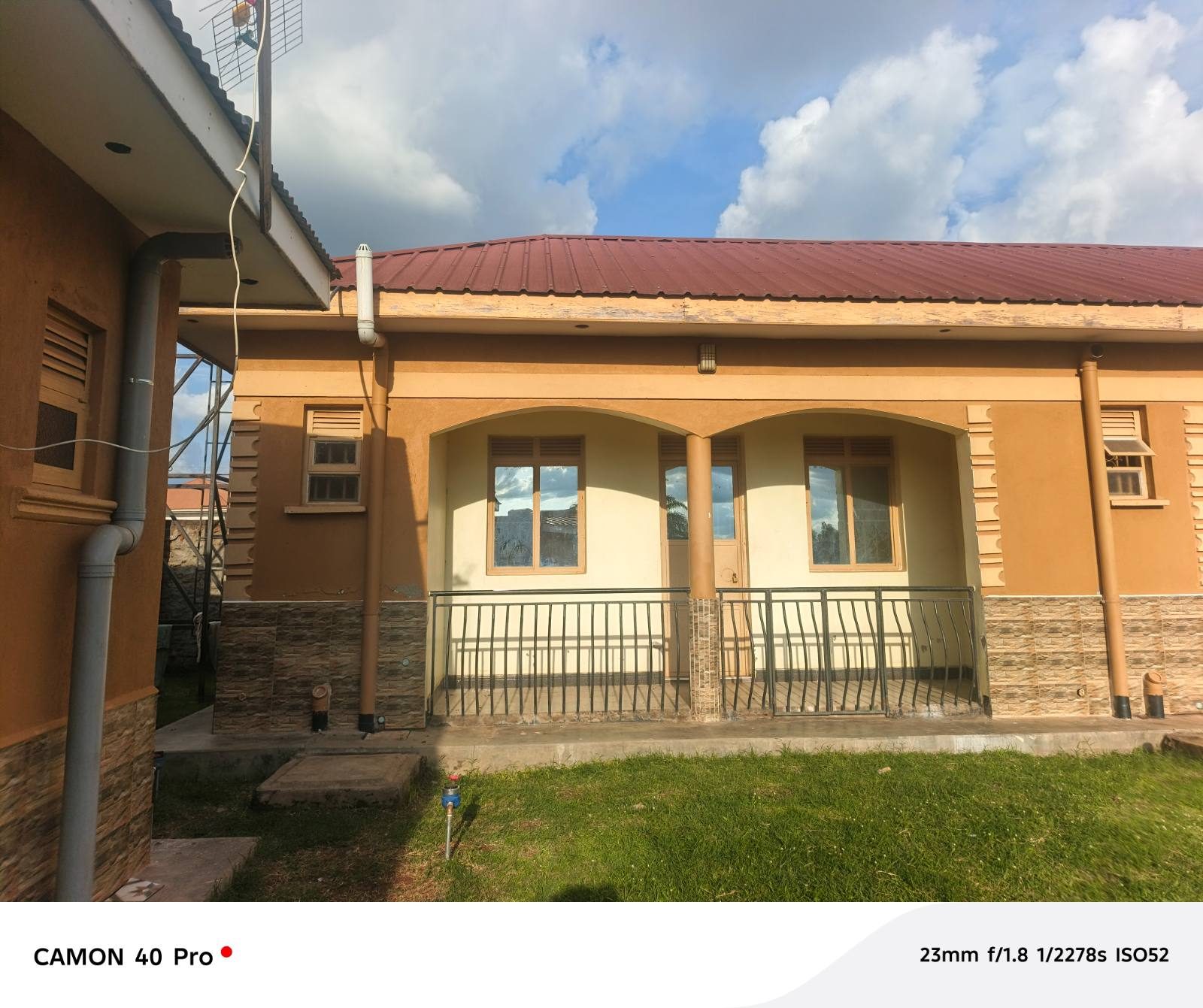 2 Roomed, Self contained