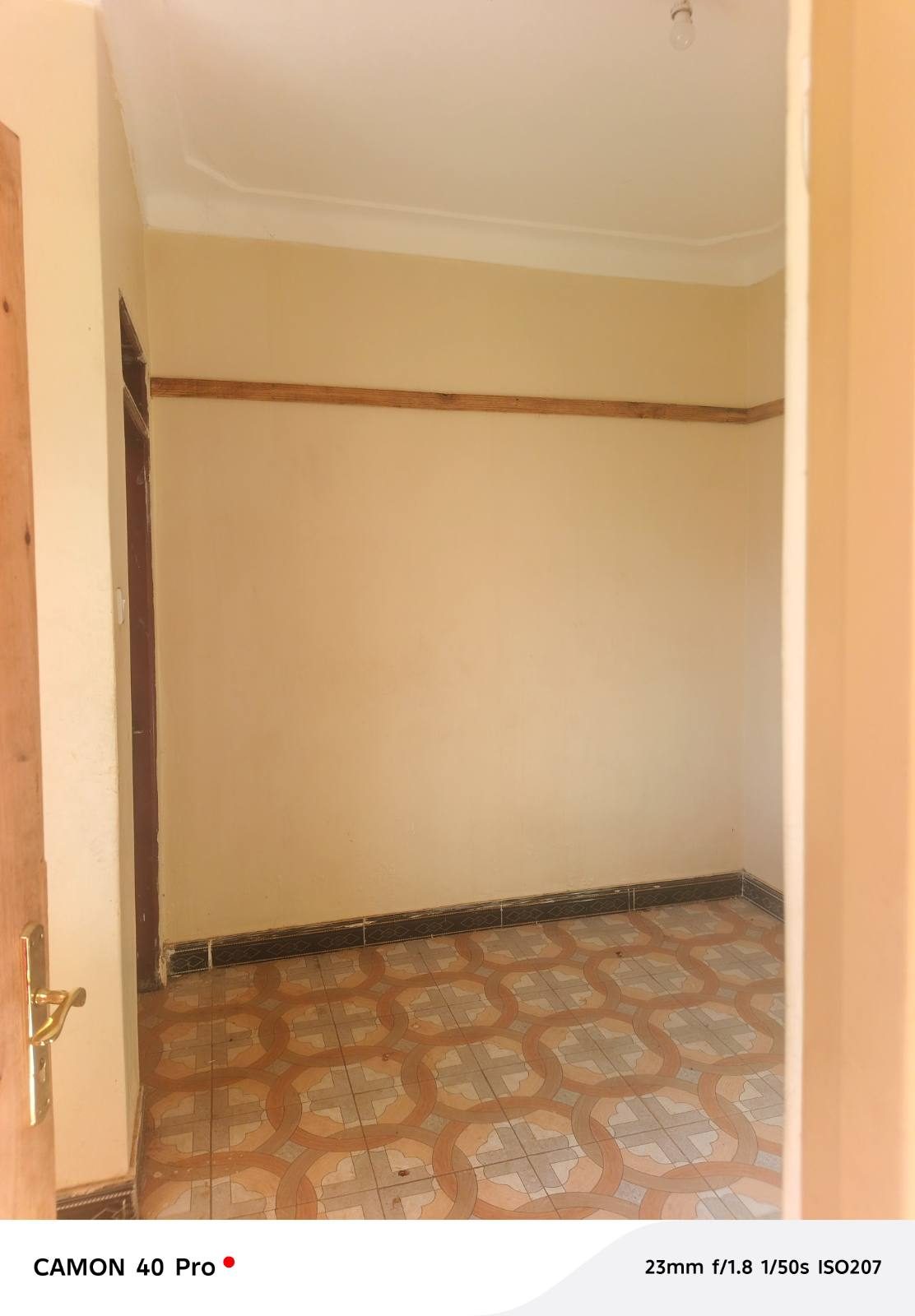 2 Roomed, Self contained